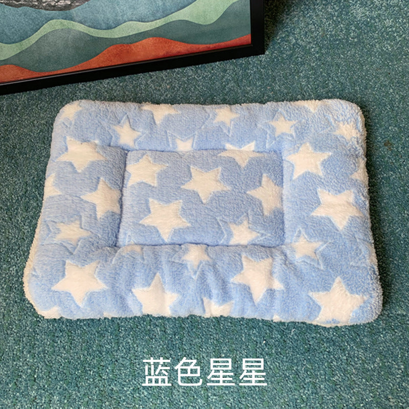 Thick Winter Pet Mat for Cats and Dogs - Fleece Blanket