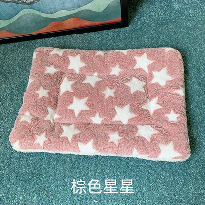 Thick Winter Pet Mat for Cats and Dogs - Fleece Blanket
